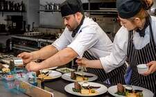 C&aacute;c kho&aacute; học nấu ăn, l&agrave;m b&aacute;nh m&igrave;, b&aacute;nh ngọt, du lịch kh&aacute;ch sạn tại NSIA, New Zealand