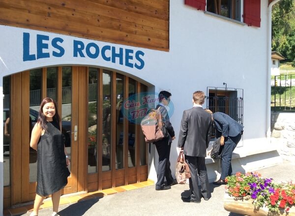Trường Les Roches nằm trên cao nguyên Montana có phong cảnh và khí hậu tuyệt đẹp​